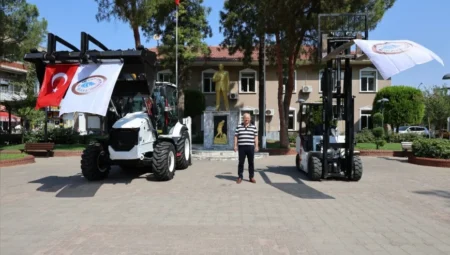Çine Belediye Başkanı Mehmet Kıvrak: “Yeni iş makineleriyle hizmetler daha hızlı olacak”